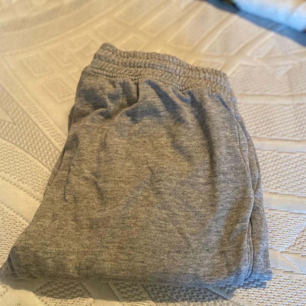grey sweatpants